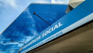 INSS: Aposentados que Recebem Acima do Mínimo Iniciam Pagamento do 13º Salário