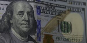 Dólar Despenca para R$ 5,63 Antecipando Medidas Alternativas ao IOF